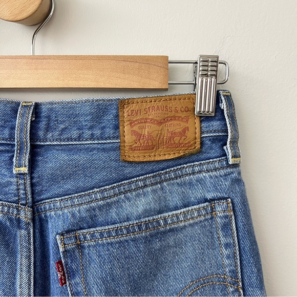 Levi’s Wedgie Straight Frayed Hem Button Fly High Rise Jeans - Picture 8 of 13